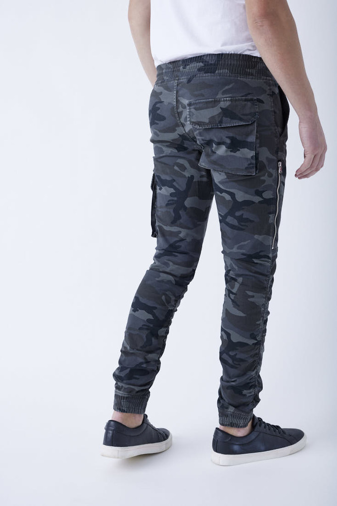 Cargohose im Camouflage-Look